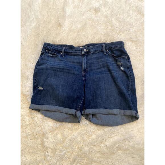 Levi’s Mid Length Shorts - Size 22W (EUC) - Picture 1 of 6